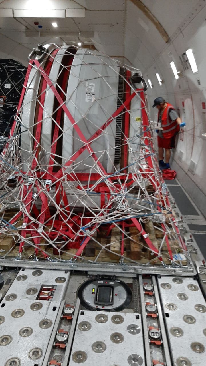 Oversized piece of machinery loaded in Mexico City airport (MEX) last week.